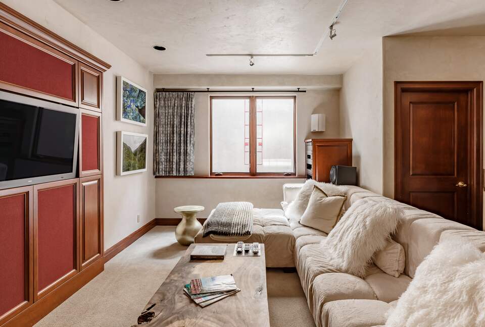 Eastside Aspen Townhouse | Stroll to Slopes - Aspen, Colorado