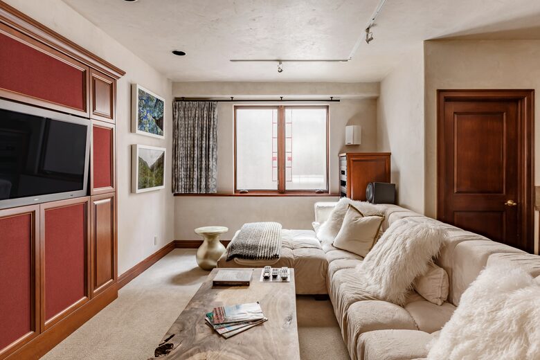 Eastside Aspen Townhouse | Stroll to Slopes - Aspen, Colorado