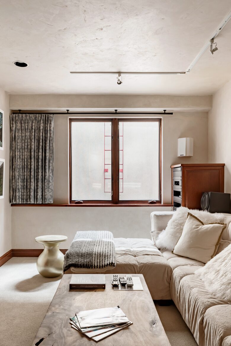 Eastside Aspen Townhouse | Stroll to Slopes - Aspen, Colorado