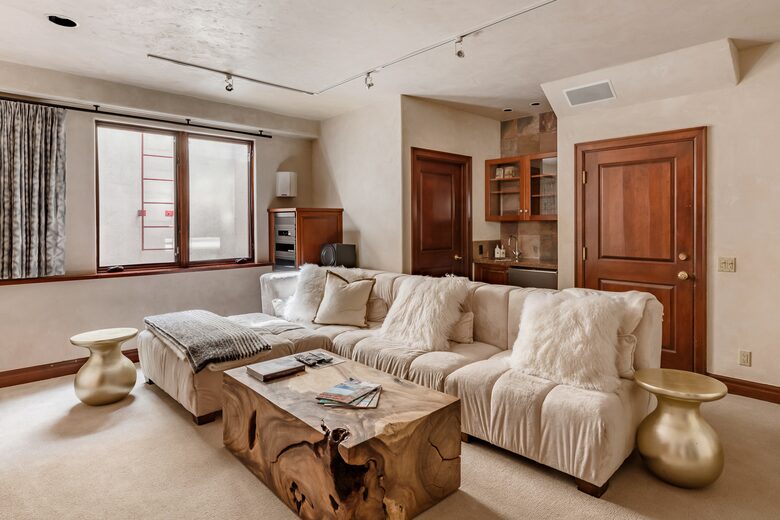 Eastside Aspen Townhouse | Stroll to Slopes - Aspen, Colorado