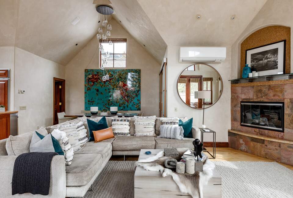 Eastside Aspen Townhouse | Stroll to Slopes - Aspen, Colorado