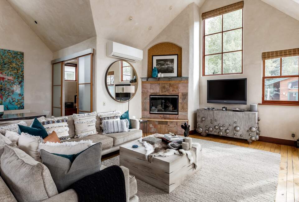 Eastside Aspen Townhouse | Stroll to Slopes - Aspen, Colorado