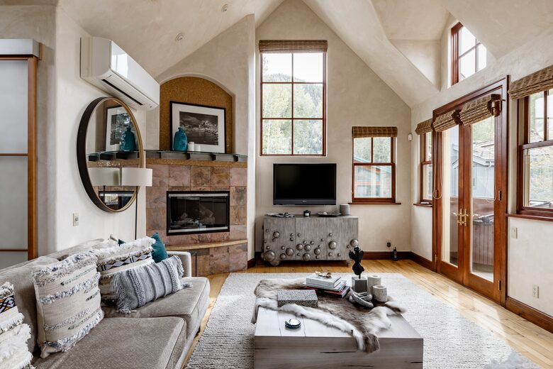 Eastside Aspen Townhouse | Stroll to Slopes - Aspen, Colorado