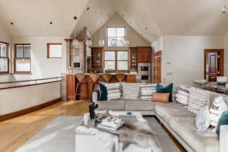 Eastside Aspen Townhouse | Stroll to Slopes - Aspen, Colorado