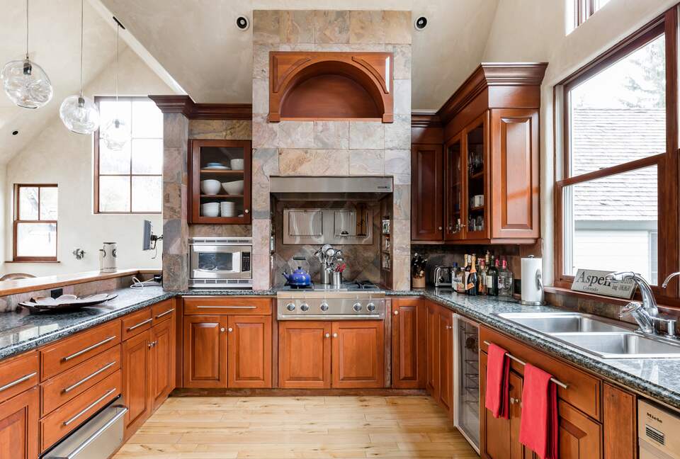 Eastside Aspen Townhouse | Stroll to Slopes - Aspen, Colorado