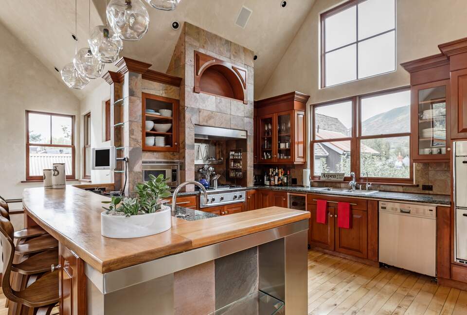 Eastside Aspen Townhouse | Stroll to Slopes - Aspen, Colorado