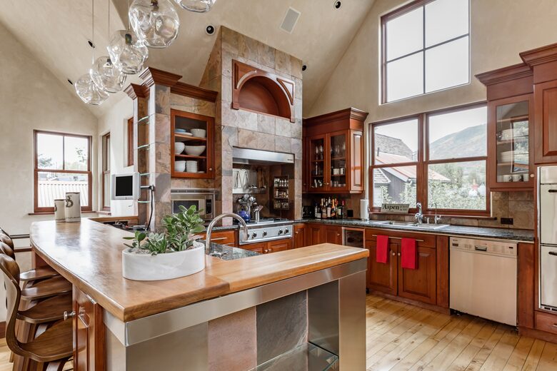 Eastside Aspen Townhouse | Stroll to Slopes - Aspen, Colorado