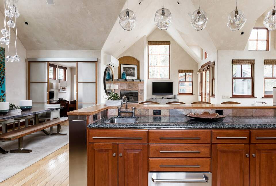 Eastside Aspen Townhouse | Stroll to Slopes - Aspen, Colorado