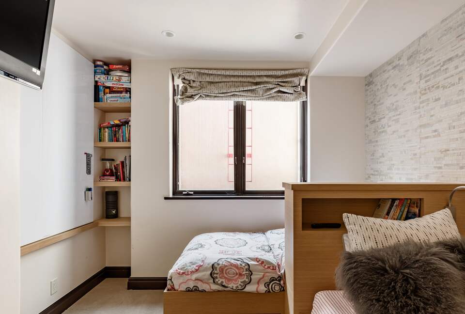 Eastside Aspen Townhouse | Stroll to Slopes - Aspen, Colorado