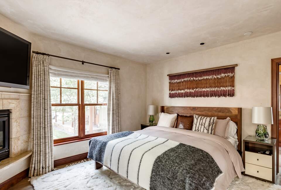 Eastside Aspen Townhouse | Stroll to Slopes - Aspen, Colorado