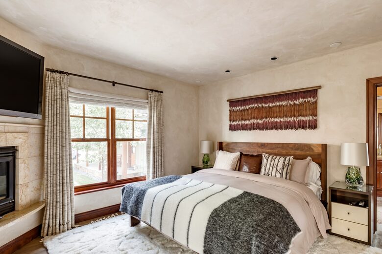 Eastside Aspen Townhouse | Stroll to Slopes - Aspen, Colorado