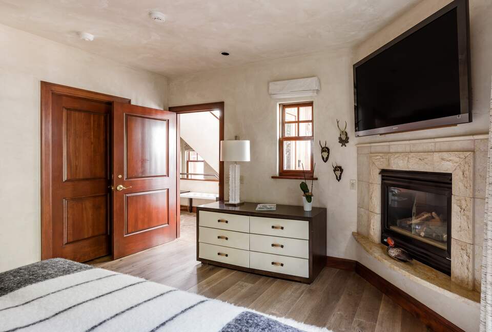 Eastside Aspen Townhouse | Stroll to Slopes - Aspen, Colorado