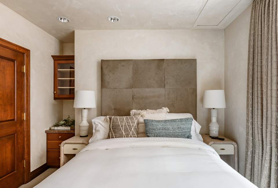 Eastside Aspen Townhouse | Stroll to Slopes - Aspen, Colorado