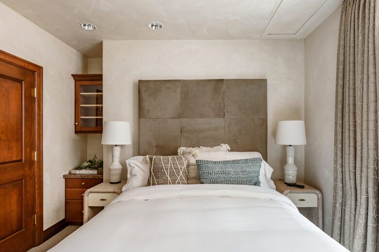 Eastside Aspen Townhouse | Stroll to Slopes - Aspen, Colorado