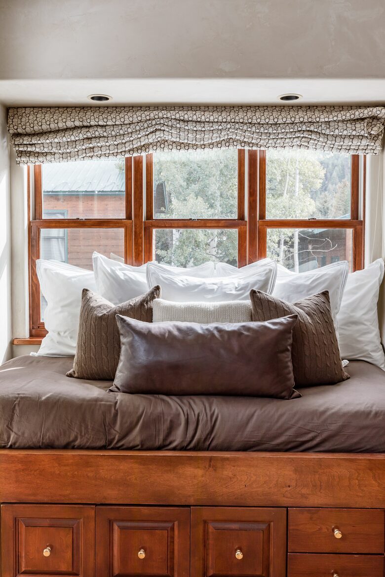 Eastside Aspen Townhouse | Stroll to Slopes - Aspen, Colorado