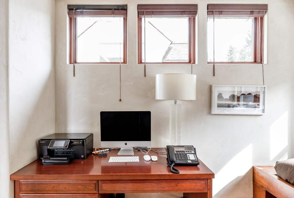 Eastside Aspen Townhouse | Stroll to Slopes - Aspen, Colorado