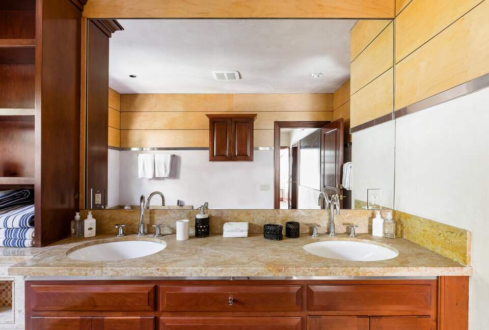 Eastside Aspen Townhouse | Stroll to Slopes - Aspen, Colorado