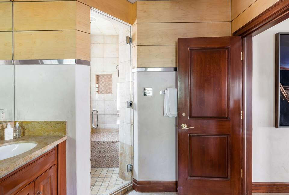 Eastside Aspen Townhouse | Stroll to Slopes - Aspen, Colorado