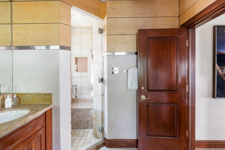 Eastside Aspen Townhouse | Stroll to Slopes - Aspen, Colorado