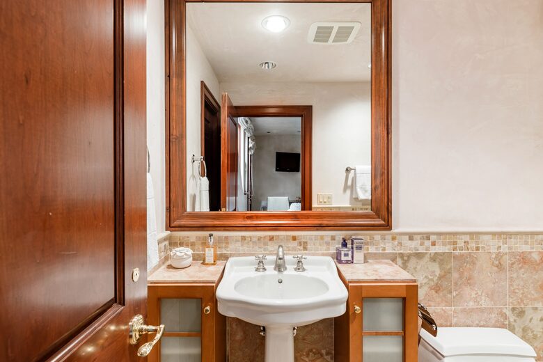 Eastside Aspen Townhouse | Stroll to Slopes - Aspen, Colorado