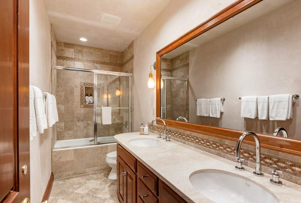 Eastside Aspen Townhouse | Stroll to Slopes - Aspen, Colorado