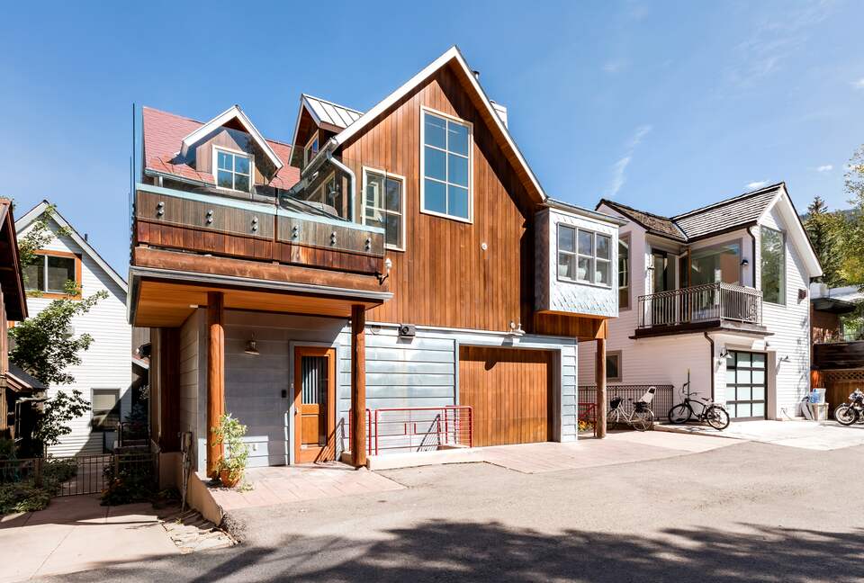 Eastside Aspen Townhouse | Stroll to Slopes - Aspen, Colorado