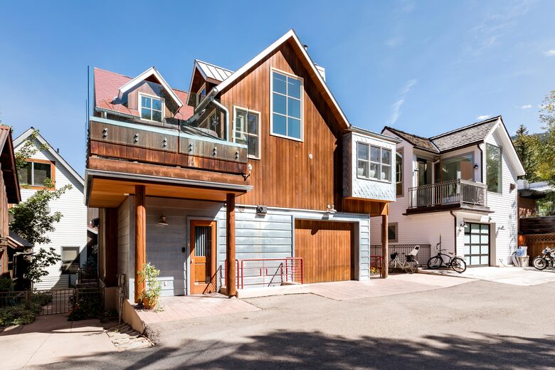 Eastside Aspen Townhouse | Stroll to Slopes - Aspen, Colorado
