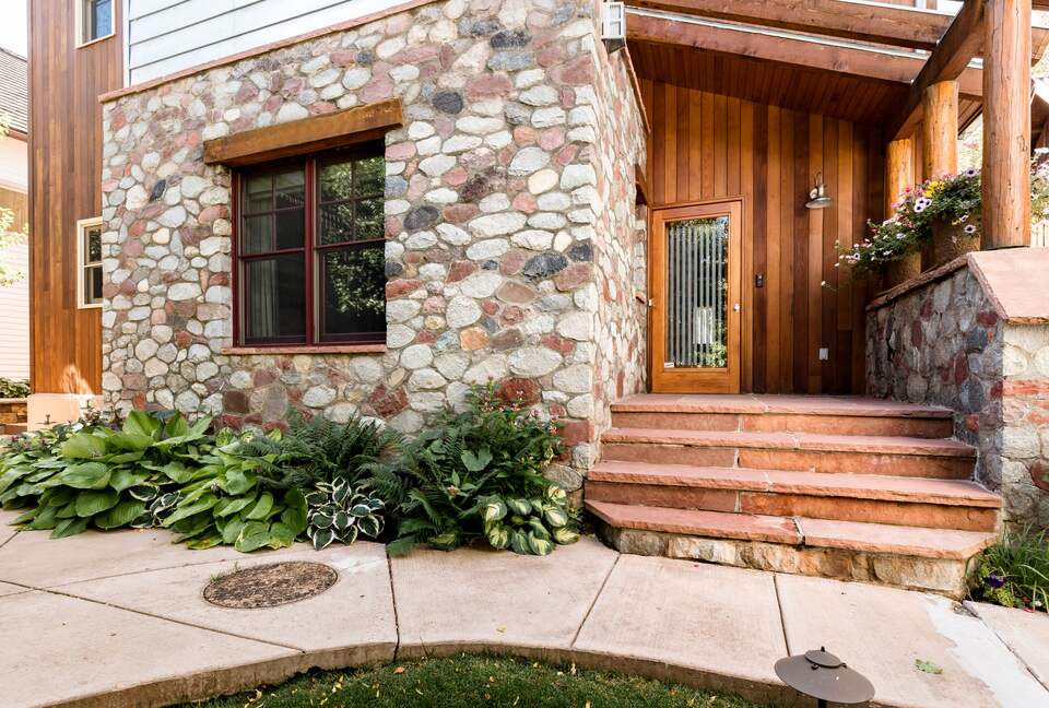 Eastside Aspen Townhouse | Stroll to Slopes - Aspen, Colorado