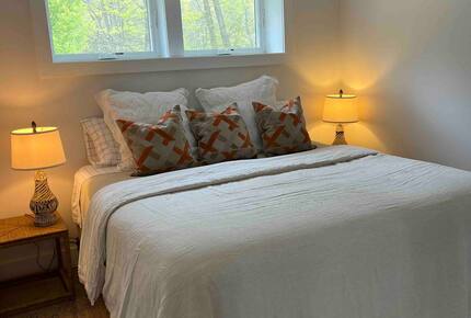 Private Guesthouse at Avalanche Farms | with Stream Access - Saugerties, New York