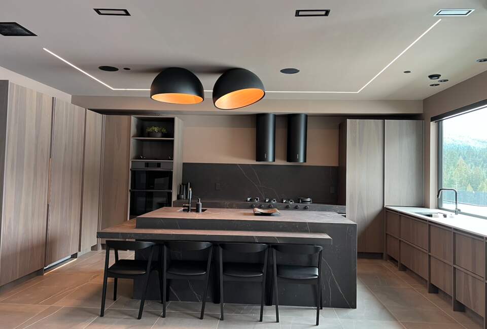 Contemporary Mountain Getaway - Whistler, Canada