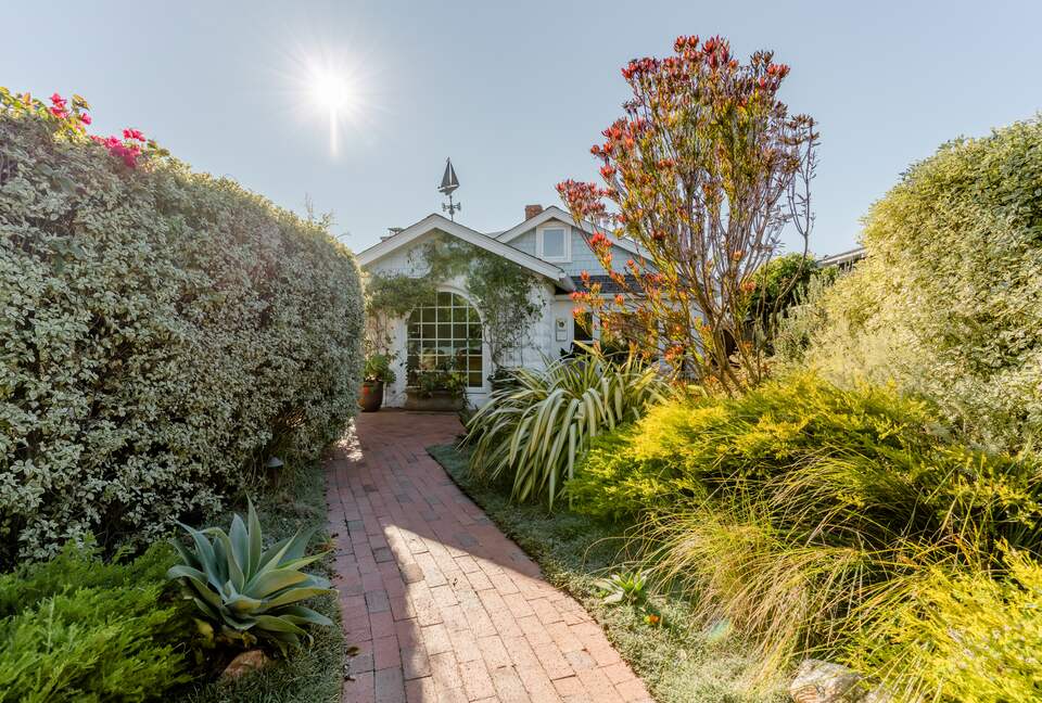 Charming Ocean Front Cottage - Cayucos, California