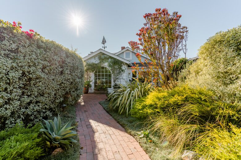Charming Ocean Front Cottage - Cayucos, California