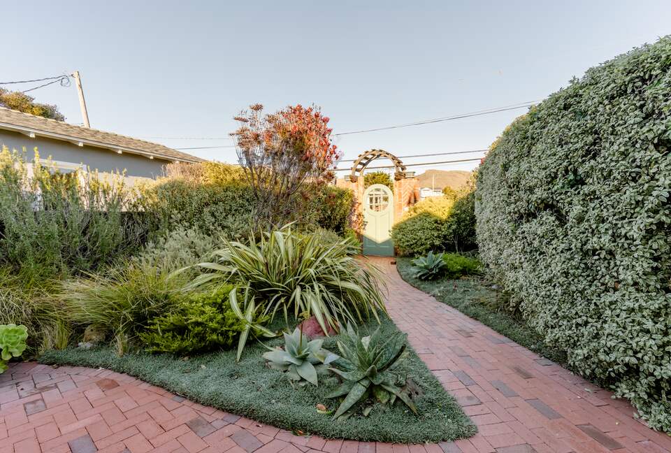 Charming Ocean Front Cottage - Cayucos, California
