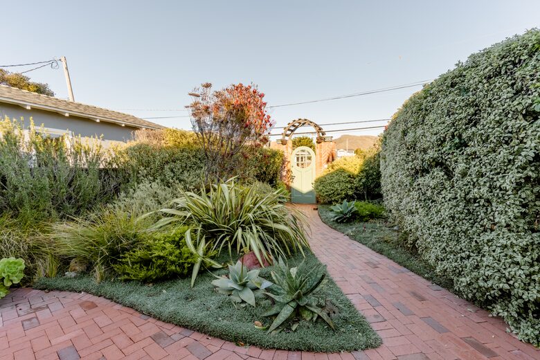 Charming Ocean Front Cottage - Cayucos, California
