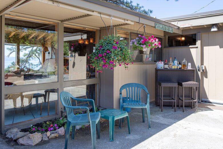 Charming "Old Tahoe" Cabin on a Private Beach - Tahoe Vista, California