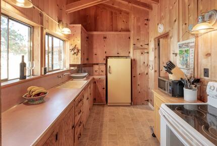 Charming "Old Tahoe" Cabin on a Private Beach - Tahoe Vista, California