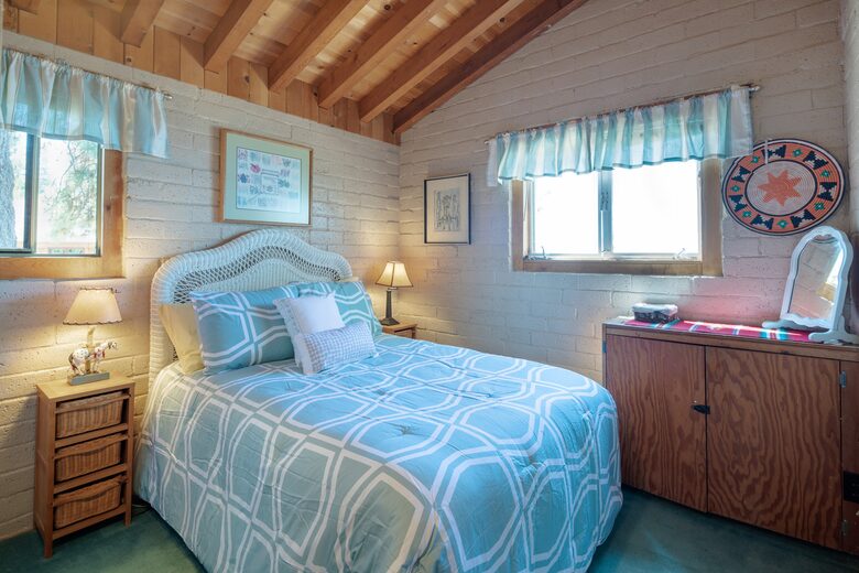 Charming "Old Tahoe" Cabin on a Private Beach - Tahoe Vista, California