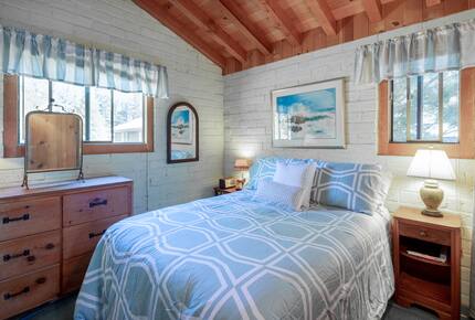 Charming "Old Tahoe" Cabin on a Private Beach - Tahoe Vista, California