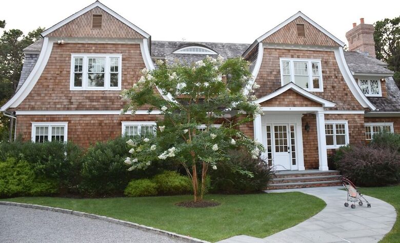 Southampton Masterpiece with a Pool + Sauna - Southampton, New York