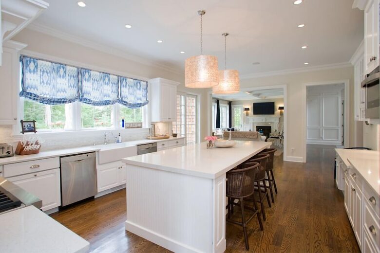 Southampton Masterpiece with a Pool + Sauna - Southampton, New York