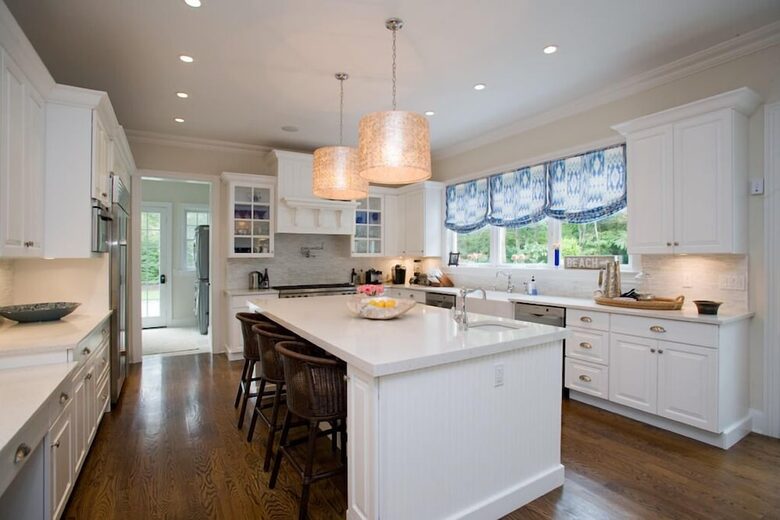 Southampton Masterpiece with a Pool + Sauna - Southampton, New York