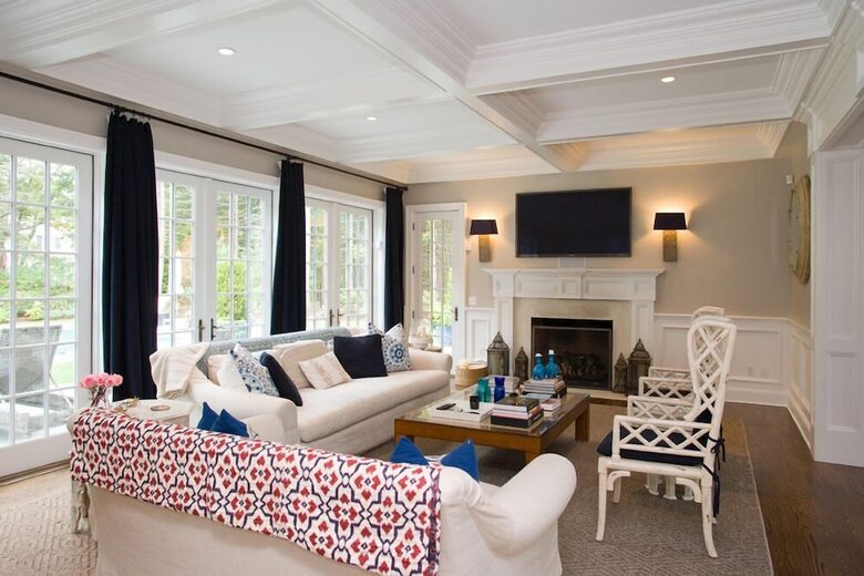 Southampton Masterpiece with a Pool + Sauna - Southampton, New York