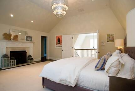 Southampton Masterpiece with a Pool + Sauna - Southampton, New York