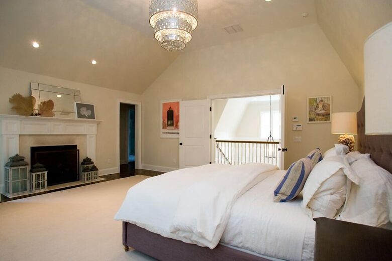 Southampton Masterpiece with a Pool + Sauna - Southampton, New York