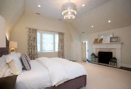 Southampton Masterpiece with a Pool + Sauna - Southampton, New York