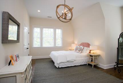 Southampton Masterpiece with a Pool + Sauna - Southampton, New York