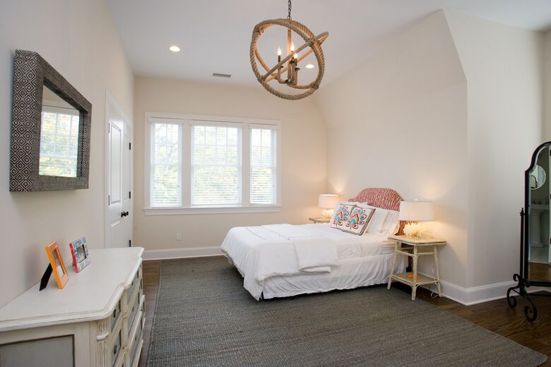 Southampton Masterpiece with a Pool + Sauna - Southampton, New York