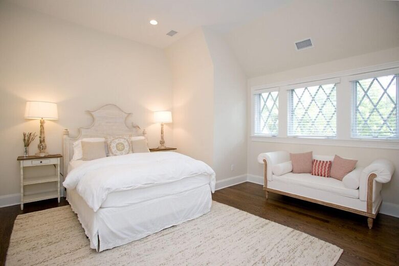 Southampton Masterpiece with a Pool + Sauna - Southampton, New York