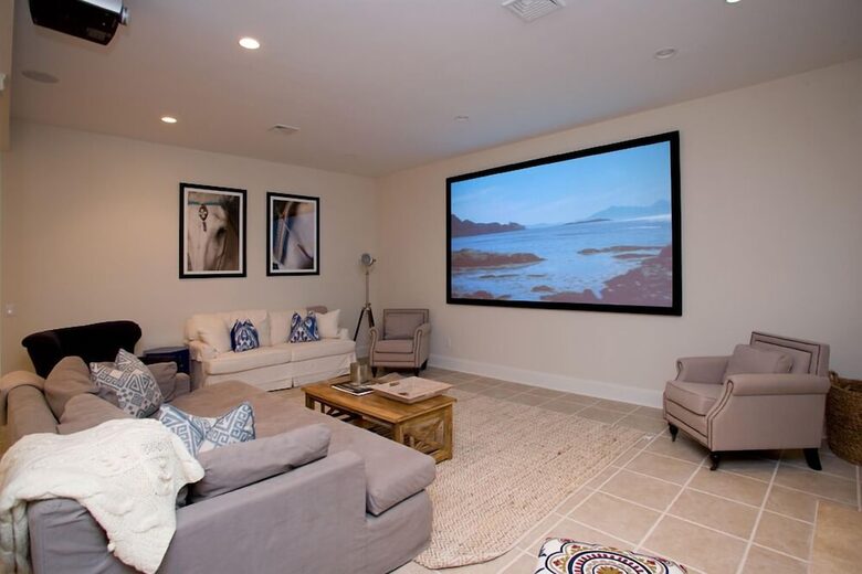 Southampton Masterpiece with a Pool + Sauna - Southampton, New York