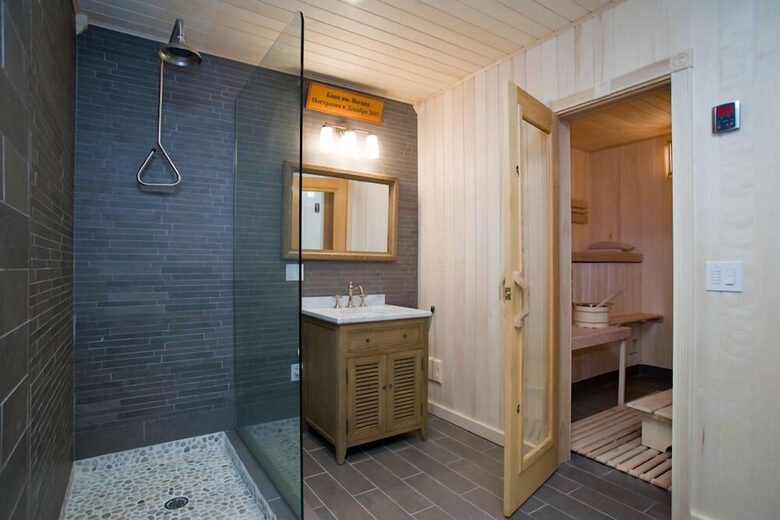 Southampton Masterpiece with a Pool + Sauna - Southampton, New York